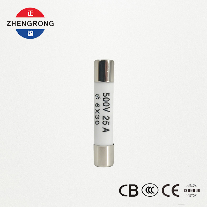 Hoogwaardige 6 * 30 mm R058-zekeringen 25A voor internationale distributeurs