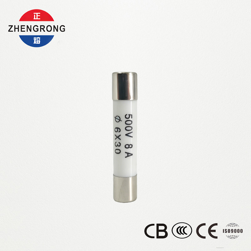 Hoogwaardige 6 * 30 mm R058-zekeringen 8A voor internationale distributeurs